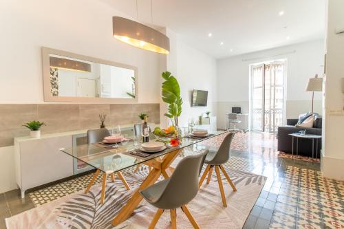 Loft overlooking Market square