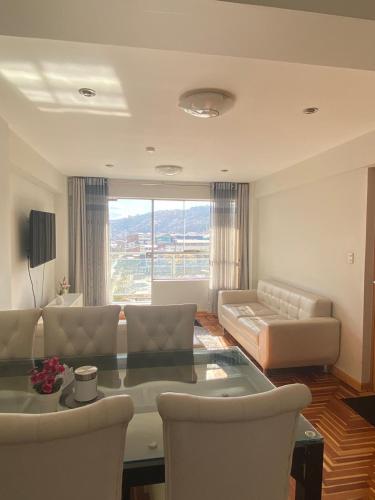 Μια τηλεόραση ή/και κέντρο ψυχαγωγίας στο Happy Apartment