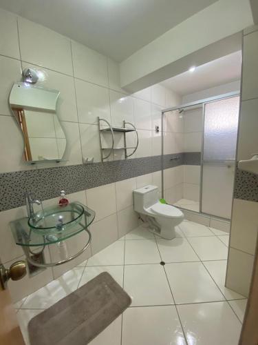 Ένα μπάνιο στο Happy Apartment
