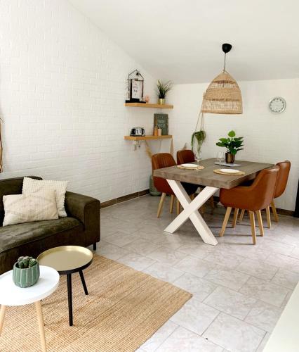 a living room with a couch and a table at Steef's vakantiehuis zuid limburg in Simpelveld