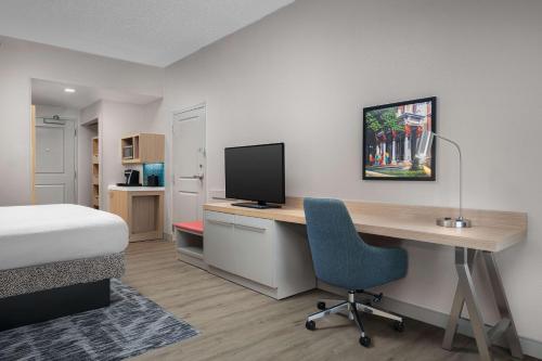 a room with a desk with a computer and a bed at Hilton Garden Inn Wilkes-Barre in Wilkes-Barre