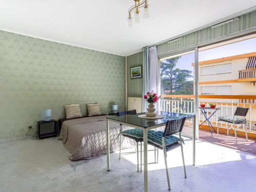 Apartment Les Arènes de Cimiez-2 by Interhome