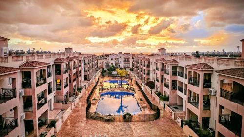 Royal-seacrest Oasis, Pool-side