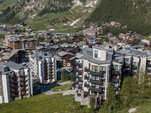 Grand appartement à Val-d'Isère : 4 pièces, 95m², 7 pers, balcons, parking, exposé Sud-Est