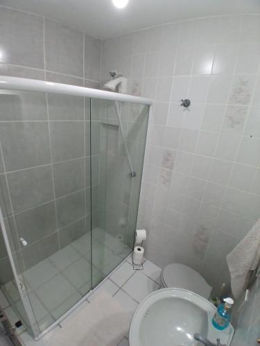 a bathroom with a shower and a toilet and a sink at Cobertura próximo a Oktoberfest! in Blumenau