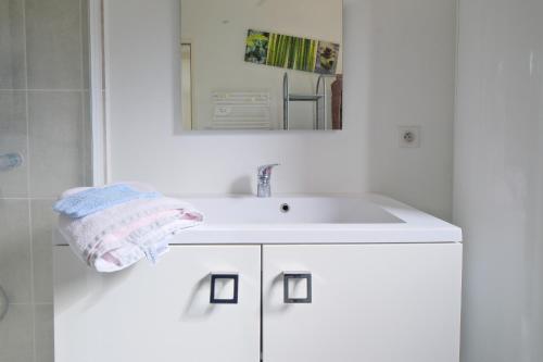 Bilik mandi di Chalet avec piscine privée
