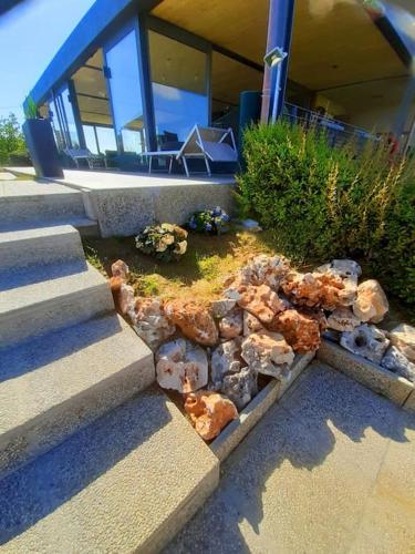 Το κτήριο όπου στεγάζεται  η παραθεριστική κατοικία