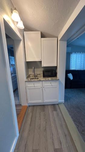 Η κουζίνα ή μικρή κουζίνα στο Calm and Stylish Weymouth Apartment
