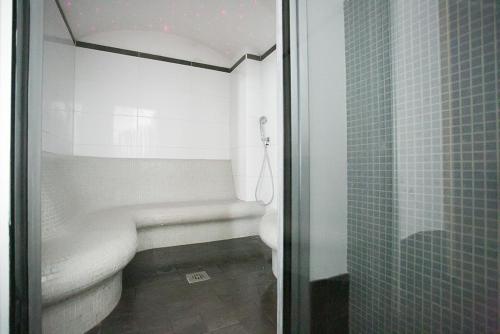 Bilik mandi di Hotel Smeraldo
