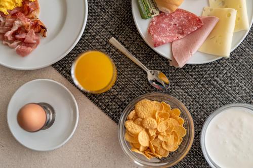 Makanan di atau berdekatan hotel