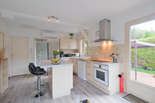 Dapur atau dapur kecil di Chalet avec piscine privée
