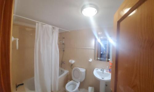 Koupelna v ubytování Residencial Veramar II Apartamento Blue Velvet