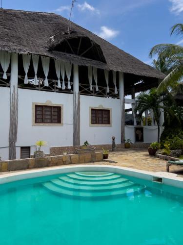 Kolam renang di atau dekat dengan Casa Bella 4 Bedroom Villa