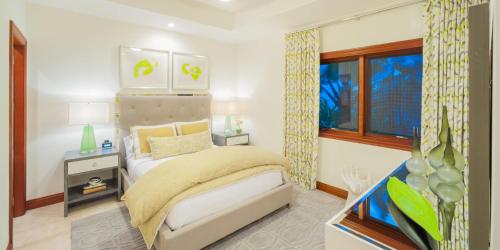 Gallery image of Casa Luna 17 - Gated Seaside Village with Shared Pool, Jacquzi, & Beach Cove in George Town