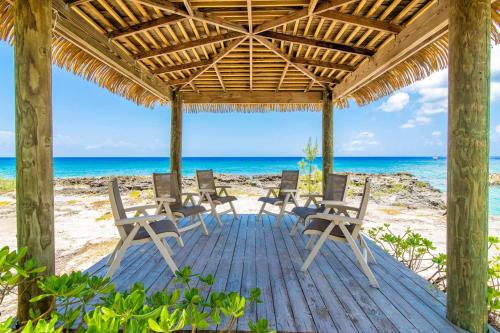 Φωτογραφία από το άλμπουμ του Casa Luna 16 - Gated Seaside Village with Shared Pool, Jacquzi, & Beach Cove στη Τζωρτζ Τάουν