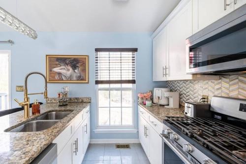 Gallery image of Amazing, cozy & warm family homeWarm and cozy home in Lithonia