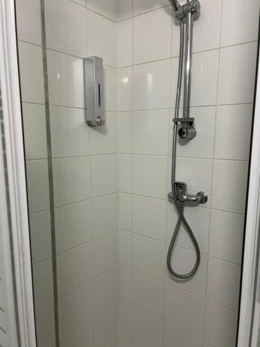 Ένα μπάνιο στο Adorable studio Équipé plein centre proche Foch