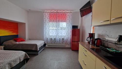 a small room with two beds and a kitchen at moderne Fewo Peter Bärenstein für 2 Personen in Bärenstein