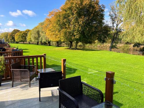 Aed väljaspool majutusasutust Riverbank Lodge