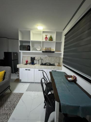 Kuchyň nebo kuchyňský kout v ubytování MDEC Apartments