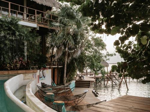 Bazén v ubytování Khaban Bacalar Hotel Boutique nebo v jeho okolí