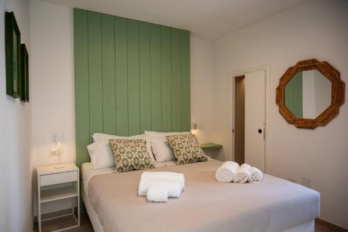 a bedroom with a bed with towels on it at Uniconico Trullo & Rooms in Alberobello