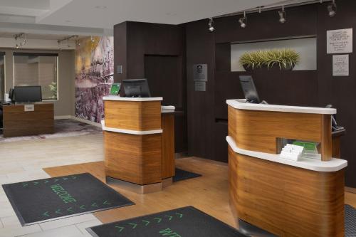 an office with a reception desk and a lobby at Courtyard by Marriott Portland Hillsboro in Hillsboro
