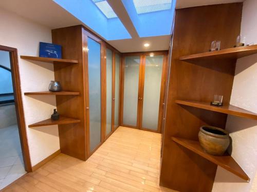 a hallway with wooden shelves in a room at Casa ideal para familias o grupos in Momoxpan
