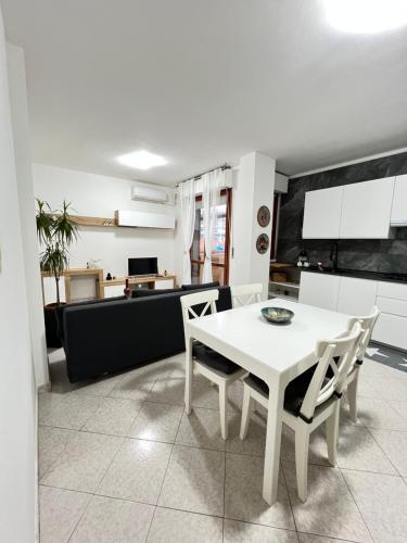 Dapur atau dapur kecil di Luminoso appartamento