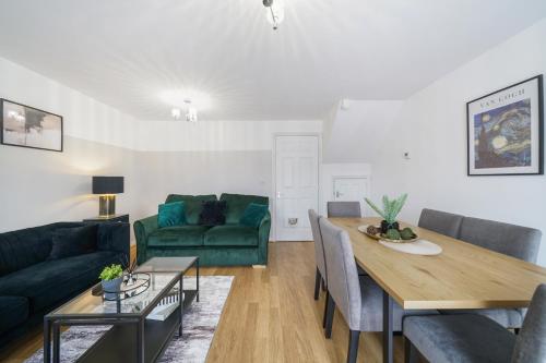 Χώρος καθιστικού στο Aylesbury 3BR Home, Sleeps 6, Families & Contractors Homely Stay