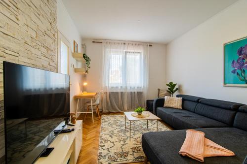 Flexible SelfCheckIns 102 - Zagreb - Parking - WIFI - Loggia