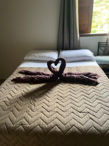a snake laying on a bed in a bedroom at Casa da Arvore in Mariana