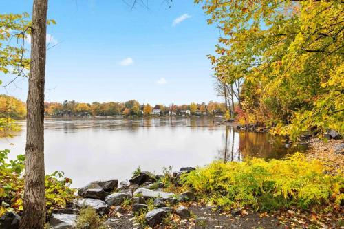 a view of a river in the fall at Spacious Urban Cabin in West Montreal - 4BR in Montréal