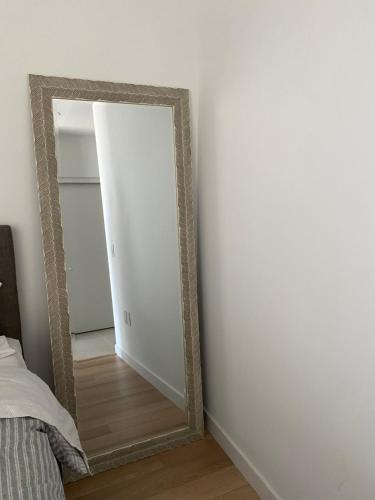 Ένα ή περισσότερα κρεβάτια σε δωμάτιο στο Elegant Luxury 1 Bedroom studio in Downtown LA