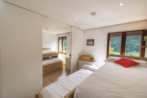 Кровать или кровати в номере Basalore Urtasun