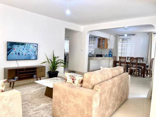 TV a/nebo společenská místnost v ubytování Naivasha Executive Villa - Bosque
