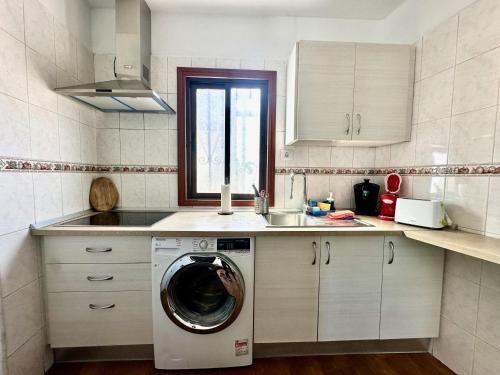 Kuchyň nebo kuchyňský kout v ubytování Pambnb - Charming Seaview Apartment