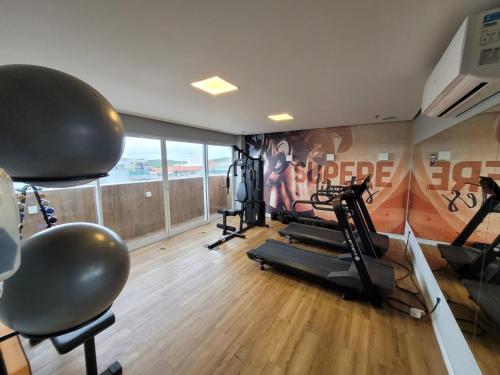 a gym with two treadmills and a simulator at HOTEL BOSSA NOVA 224 - Ótimo Apto com cozinha para até 03 hóspedes in Cabo Frio