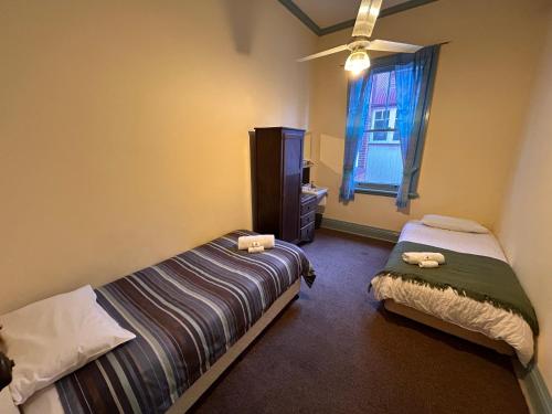 Criterion Warwick Hotelにあるベッド
