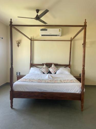 Postel nebo postele na pokoji v ubytování Dahleez Resort Mandawa