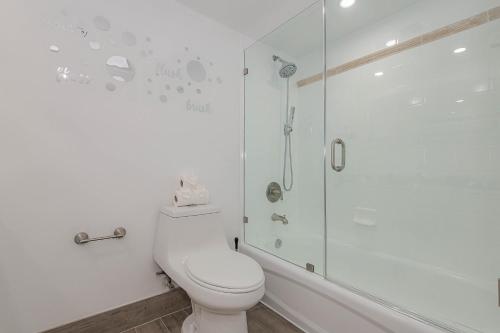 High Rise Brickell Modern Studio photo 49