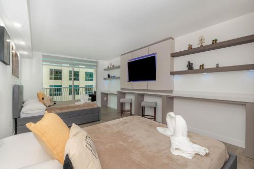 High Rise Brickell Modern Studio photo 35