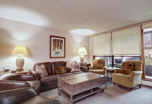 Χώρος καθιστικού στο MP504 MP506H Mountain Plaza 2BR 3BA condo