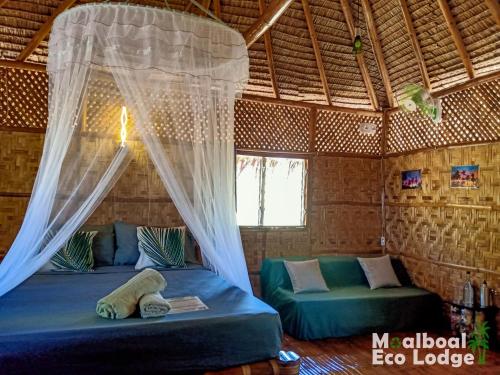 Voodi või voodid majutusasutuse Moalboal Eco Lodge toas