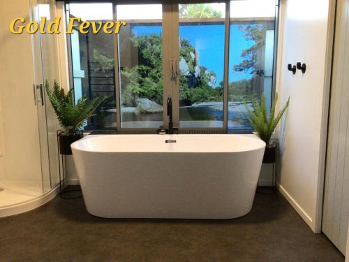 Un baño de Charleston Goldfields Accommodation