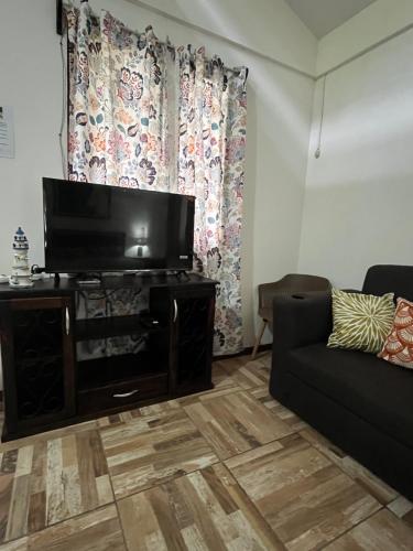 a living room with a flat screen tv and a couch at Secret Paradise in Cocles