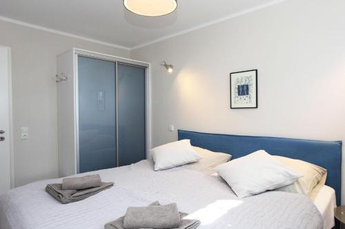 a bedroom with a bed with two pillows on it at In den Katen in Wieck