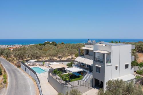3As Luxury Villa with Heated Pool, Sauna and Gym