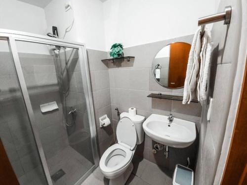 Ένα μπάνιο στο TJ Urban Living - Studio Unit at Mesatierra Davao