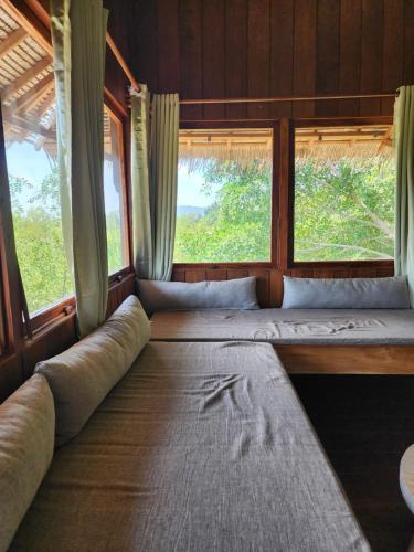 Postel nebo postele na pokoji v ubytování Basa-basi Lodge